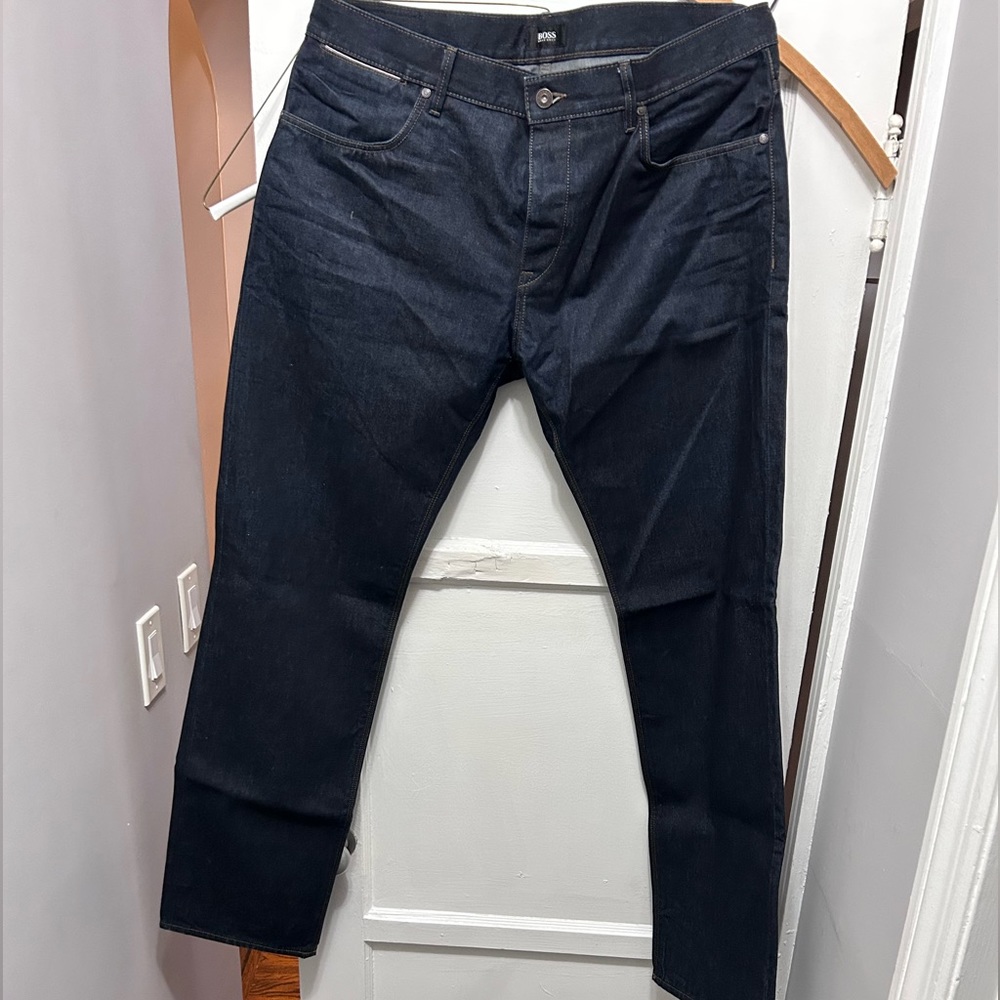 HUGO BOSS JEANS BLUE DENIM 
38/34
No stretch 
Great condition